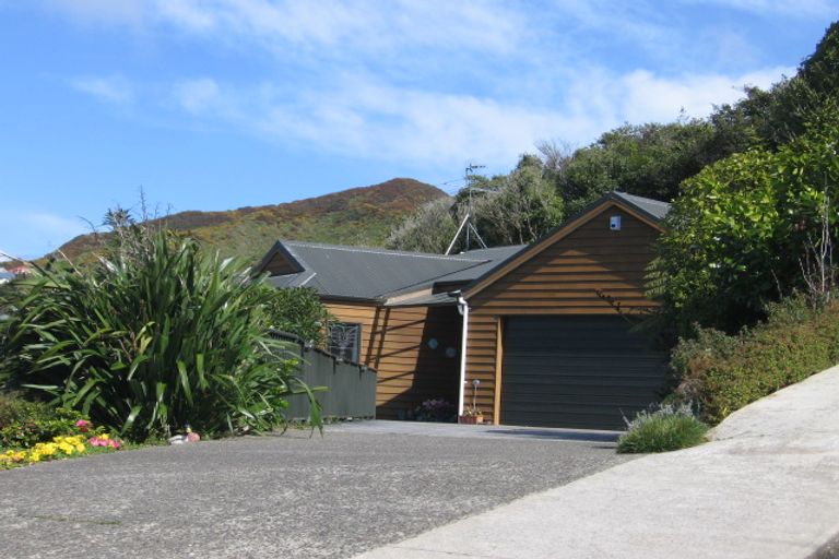 Photo of property in 25 Meadowcroft Grove, Johnsonville, Wellington, 6037