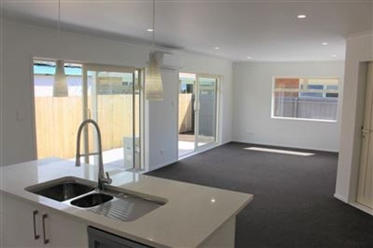 Photo of property in 44b Edward Avenue, Orewa, 0931