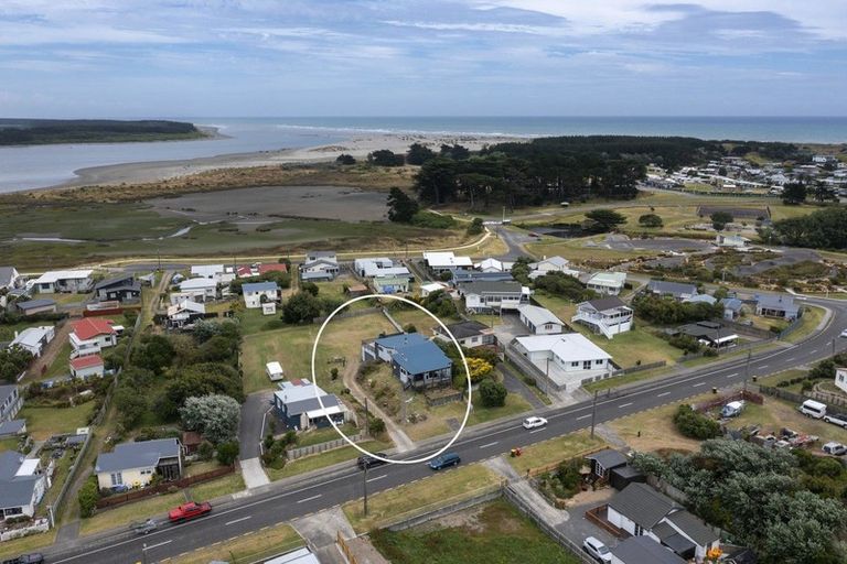 Photo of property in 122 Seabury Avenue, Foxton Beach, Foxton, 4815