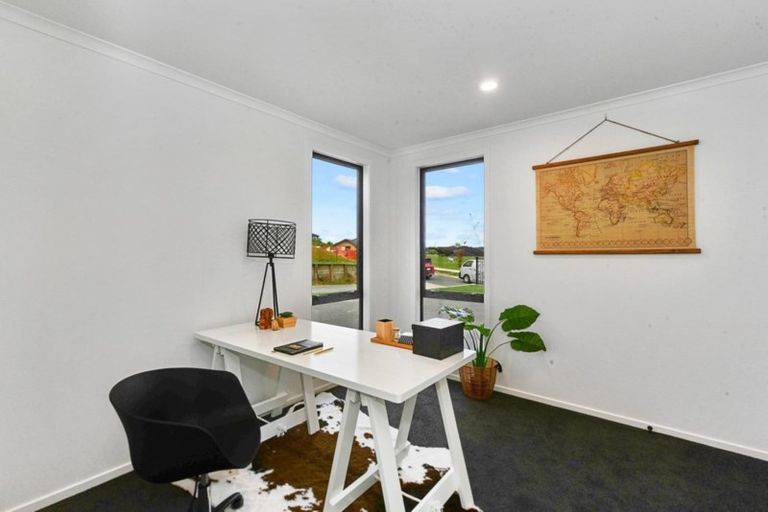 Photo of property in 1 Bosun Place, Te Atatu Peninsula, Auckland, 0610