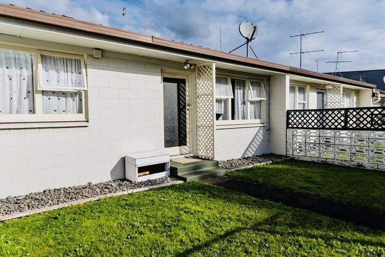 Photo of property in 1/51 Takanini Road, Takanini, 2112
