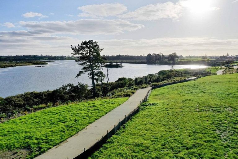 Photo of property in 16 Evergreen Parade, Rosehill, Papakura, 2113