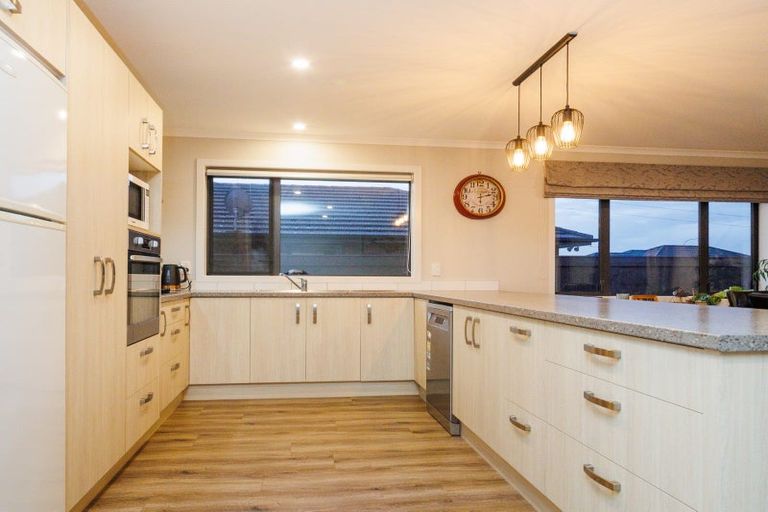 Photo of property in 7 Cyprus Place, Fitzherbert, Palmerston North, 4410