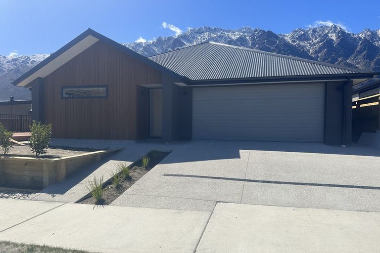 Photo of property in 77 Drysdale Road, Jacks Point, 9371
