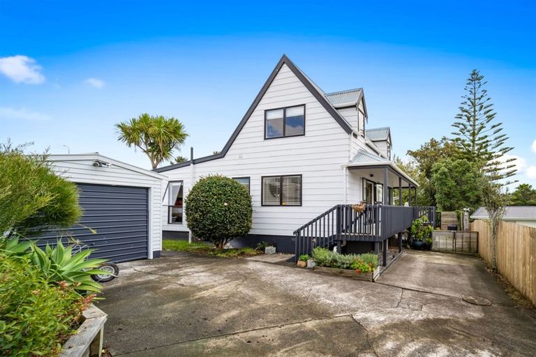 Photo of property in 6b Dobell Road, Stanmore Bay, Whangaparaoa, 0932