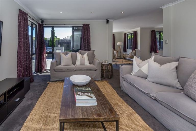 Photo of property in 69 Waitikiri Drive, Parklands, Christchurch, 8083