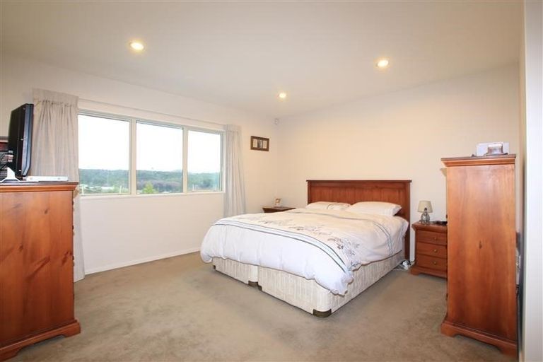 Photo of property in 12 Fern Court, Orewa, 0931
