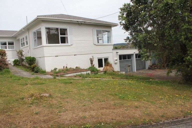 Photo of property in 35 Allen Terrace, Tawa, Wellington, 5028