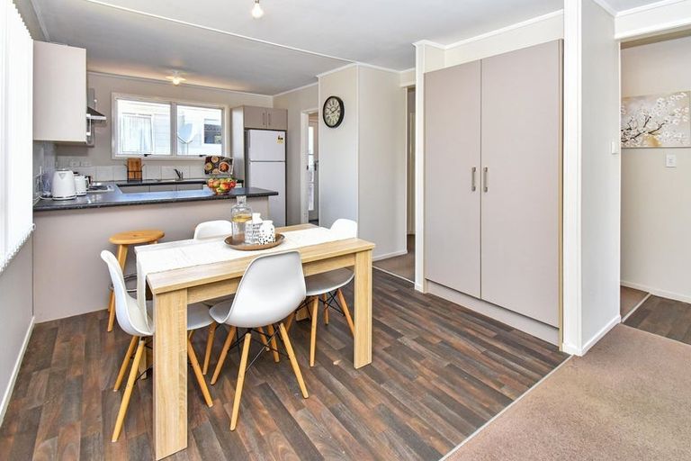 Photo of property in 25 Gibbons Road, Weymouth, Auckland, 2103