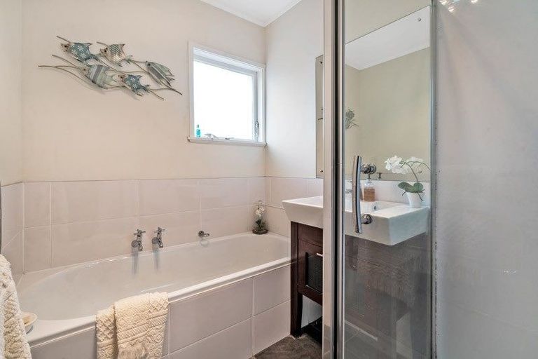 Photo of property in 2a Kurnell Drive, Botany Downs, Auckland, 2010