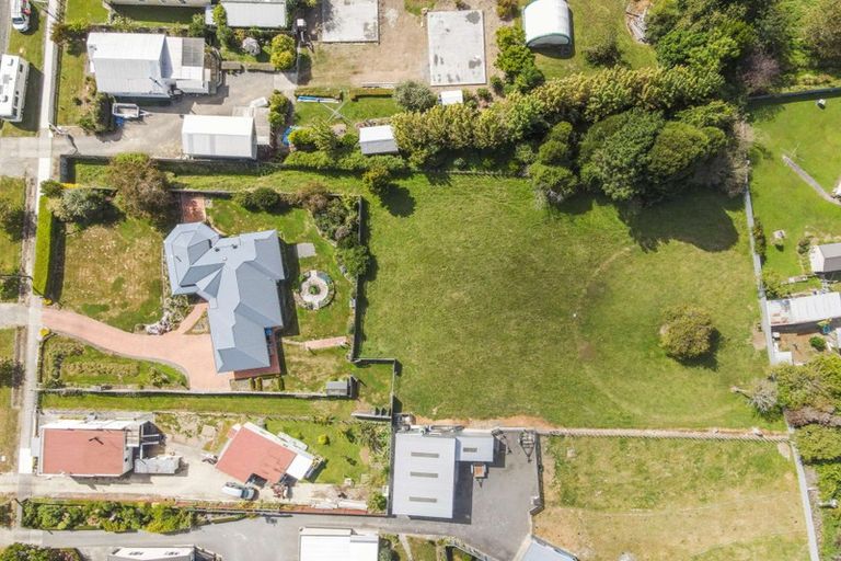 Photo of property in 20 Paraekaretu Street, Hunterville, 4730