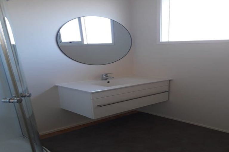 Photo of property in 156 Centreway Road, Orewa, 0931