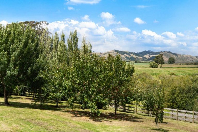 Photo of property in 780 Island Block Road, Island Block, Te Kauwhata, 3782