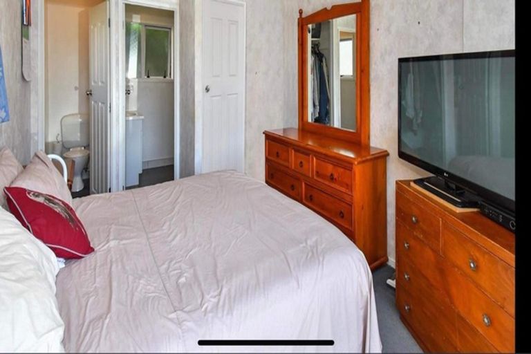 Photo of property in 16 Mccall Place, Opaheke, Papakura, 2113