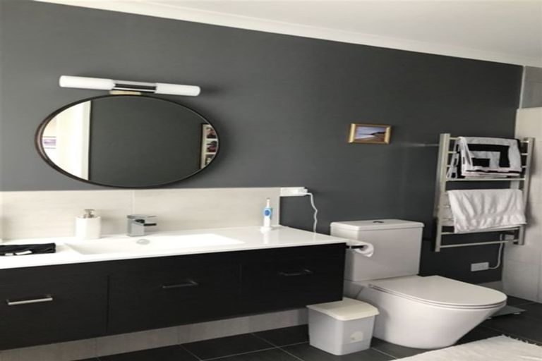 Photo of property in 106 Hamurana Road, Omokoroa, 3114