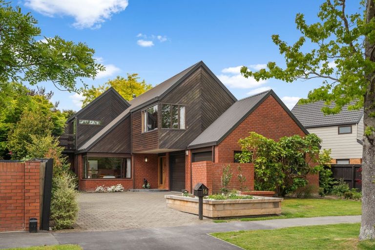 Photo of property in 16 Felstead Place, Avonhead, Christchurch, 8042