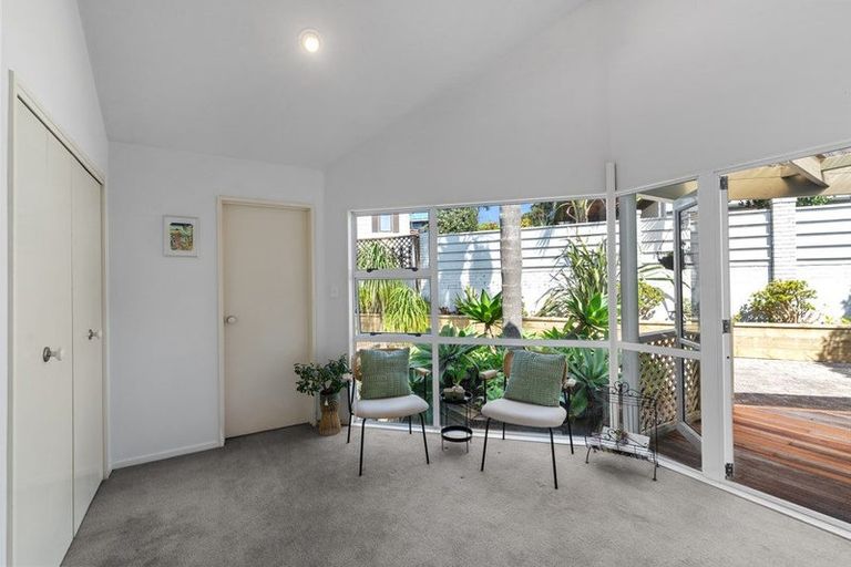 Photo of property in 1/16 Sailfish Drive, West Harbour, Auckland, 0618