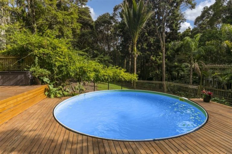 Photo of property in 16 Napuka Road, Henderson Valley, Auckland, 0612