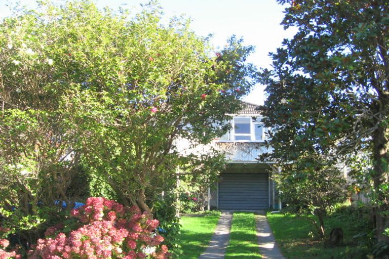 Photo of property in 20 Raroa Terrace, Tawa, Wellington, 5028