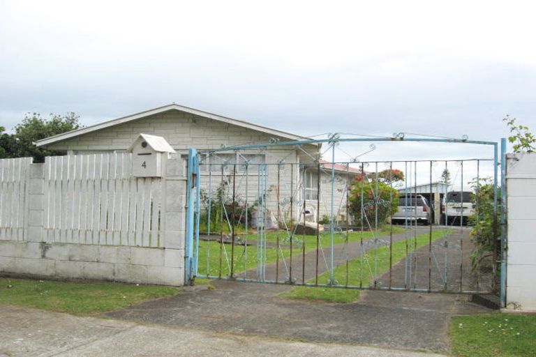 Photo of property in 4 Convair Crescent, Mangere, Auckland, 2022