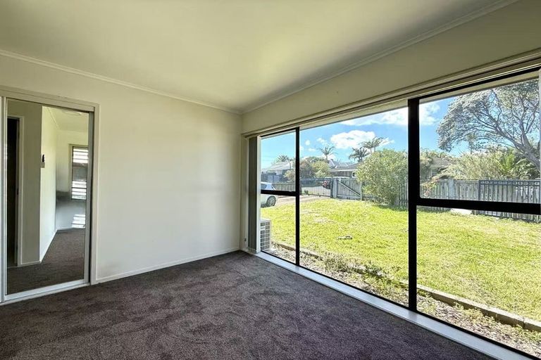 Photo of property in 3 Palm Court Drive, Glen Eden, Auckland, 0602