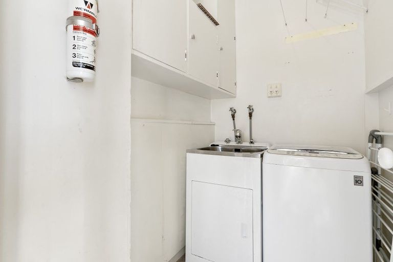 Photo of property in Rona House, 33 Rimu Street, Eastbourne, Lower Hutt, 5013