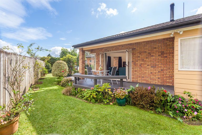 Photo of property in 22 Sherrybrooke Place, Sunnyvale, Auckland, 0612