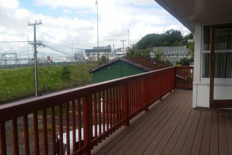 Photo of property in 18 Sulphur Beach Road, Northcote Point, Auckland, 0627