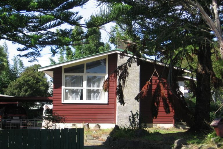 Photo of property in 14 Normandy Place, Henderson, Auckland, 0610