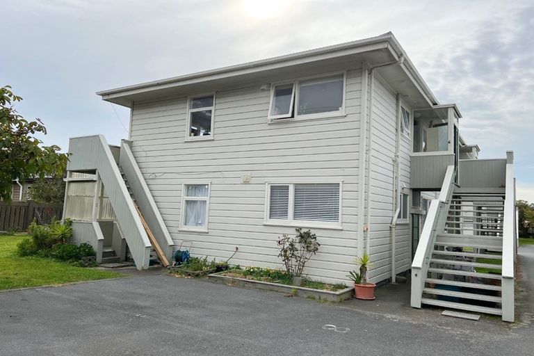 Photo of property in 6/139 Queens Drive, Lyall Bay, Wellington, 6022