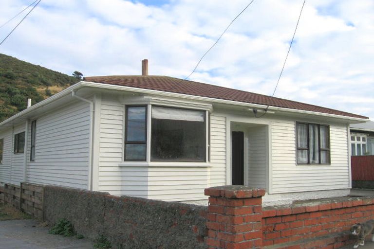 Photo of property in 11 Happy Valley Road, Owhiro Bay, Wellington, 6023