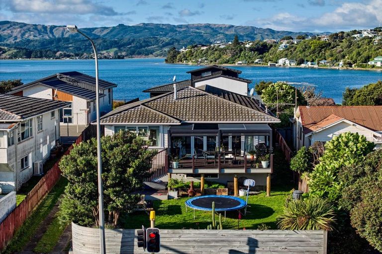 Photo of property in 14 Mana Esplanade, Paremata, Porirua, 5026