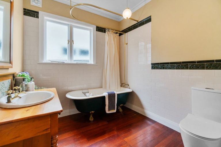 Photo of property in 15 Duders Avenue, Devonport, Auckland, 0624