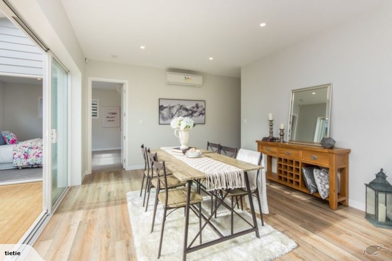 Photo of property in 10 Barrique Road, Kumeu, 0810