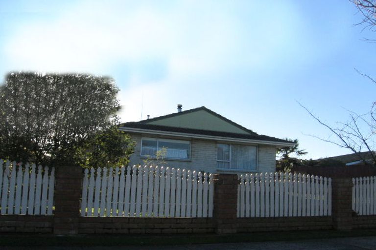 Photo of property in 76 John F Kennedy Drive, Milson, Palmerston North, 4414