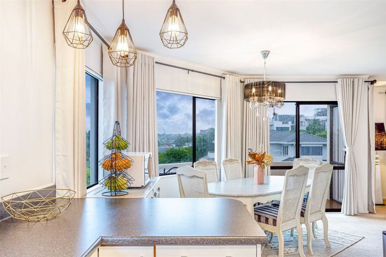 Photo of property in 1/1 Bluefin Way, West Harbour, Auckland, 0618