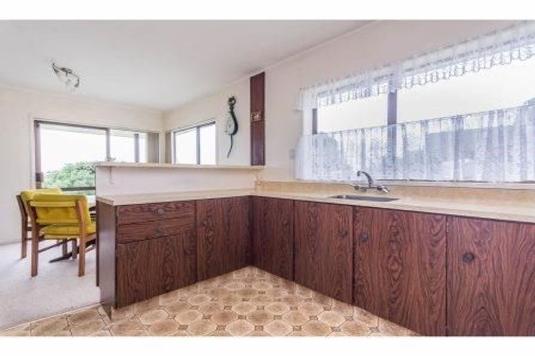 Photo of property in 2/75a West Coast Road, Glen Eden, Auckland, 0602