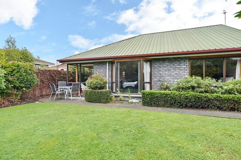 Photo of property in 2/38 Chipping Lane, Redwood, Christchurch, 8051