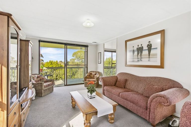 Photo of property in 19 Peterhouse Place, West Harbour, Auckland, 0618