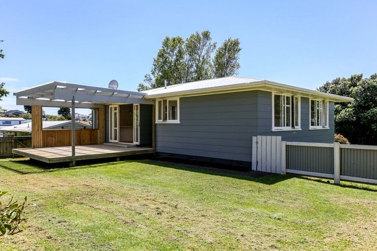 Photo of property in 6a Granby Place, Westown, New Plymouth, 4310