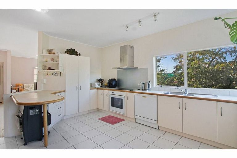 Photo of property in 4 Tern Place, Unsworth Heights, Auckland, 0632