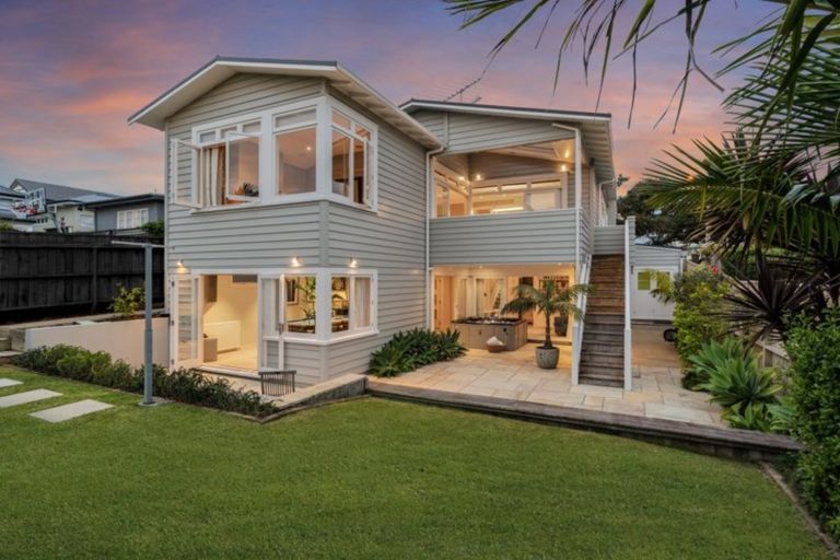 Photo of property in 31 Glen Road, Mornington, Dunedin, 9011