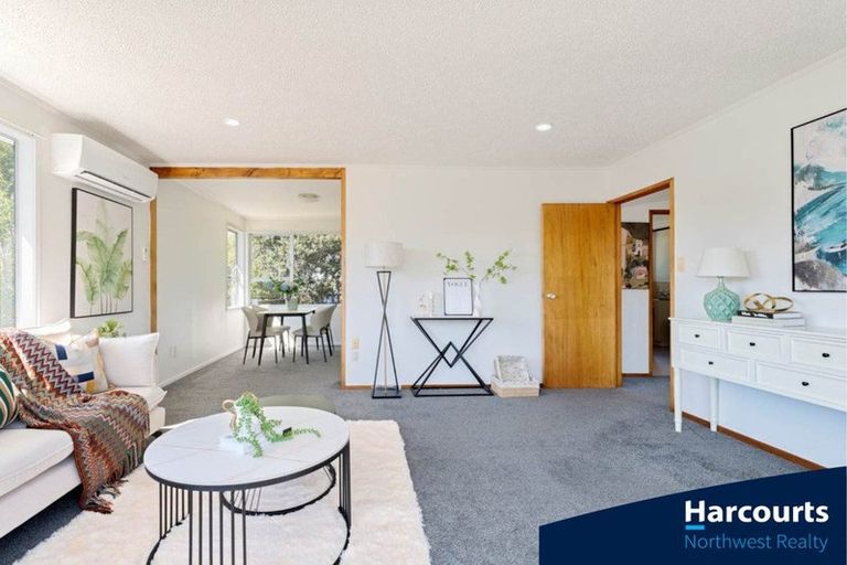 Photo of property in 16 Glen Road, Ranui, Auckland, 0612
