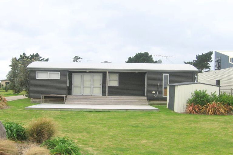 Photo of property in 132 Sands Crescent, Matarangi, Whitianga, 3592