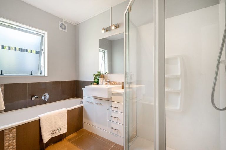 Photo of property in 9 Malters Place, Browns Bay, Auckland, 0630