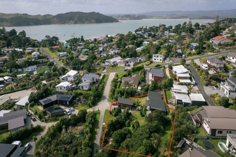 Photo of property in 1 Aroaro Lane, Raglan, 3225
