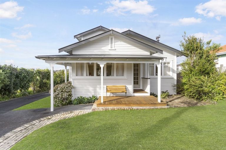 Photo of property in 1/49 Sale Street, Cockle Bay, Auckland, 2014