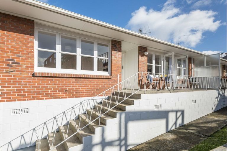 Photo of property in 3/3 Penzance Road, Mairangi Bay, Auckland, 0630