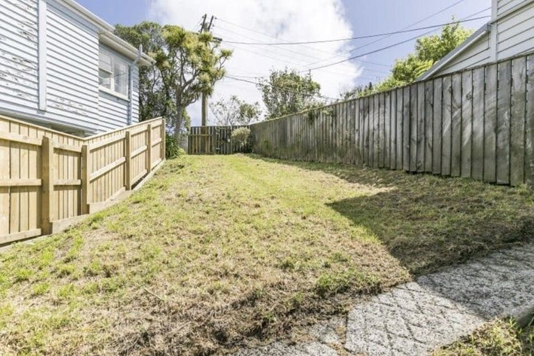 Photo of property in 112 Kelburn Parade, Kelburn, Wellington, 6012