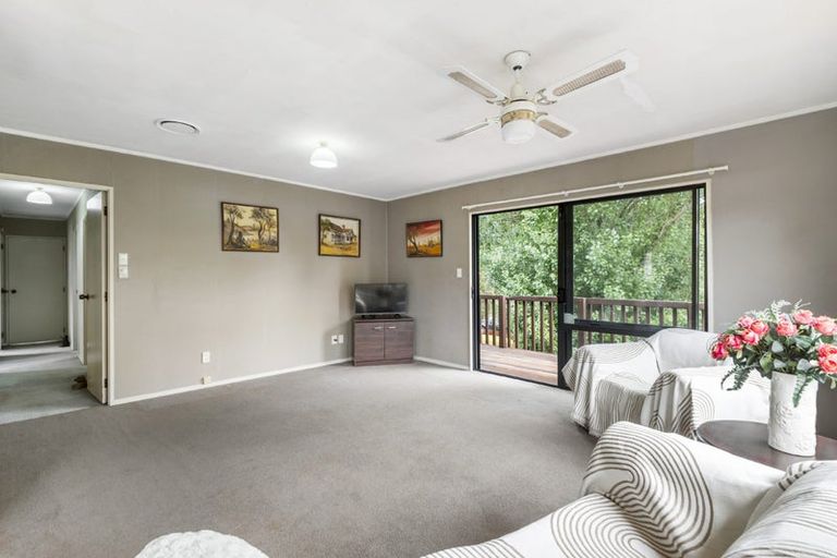 Photo of property in 2/18 Altair Place, Windsor Park, Auckland, 0632